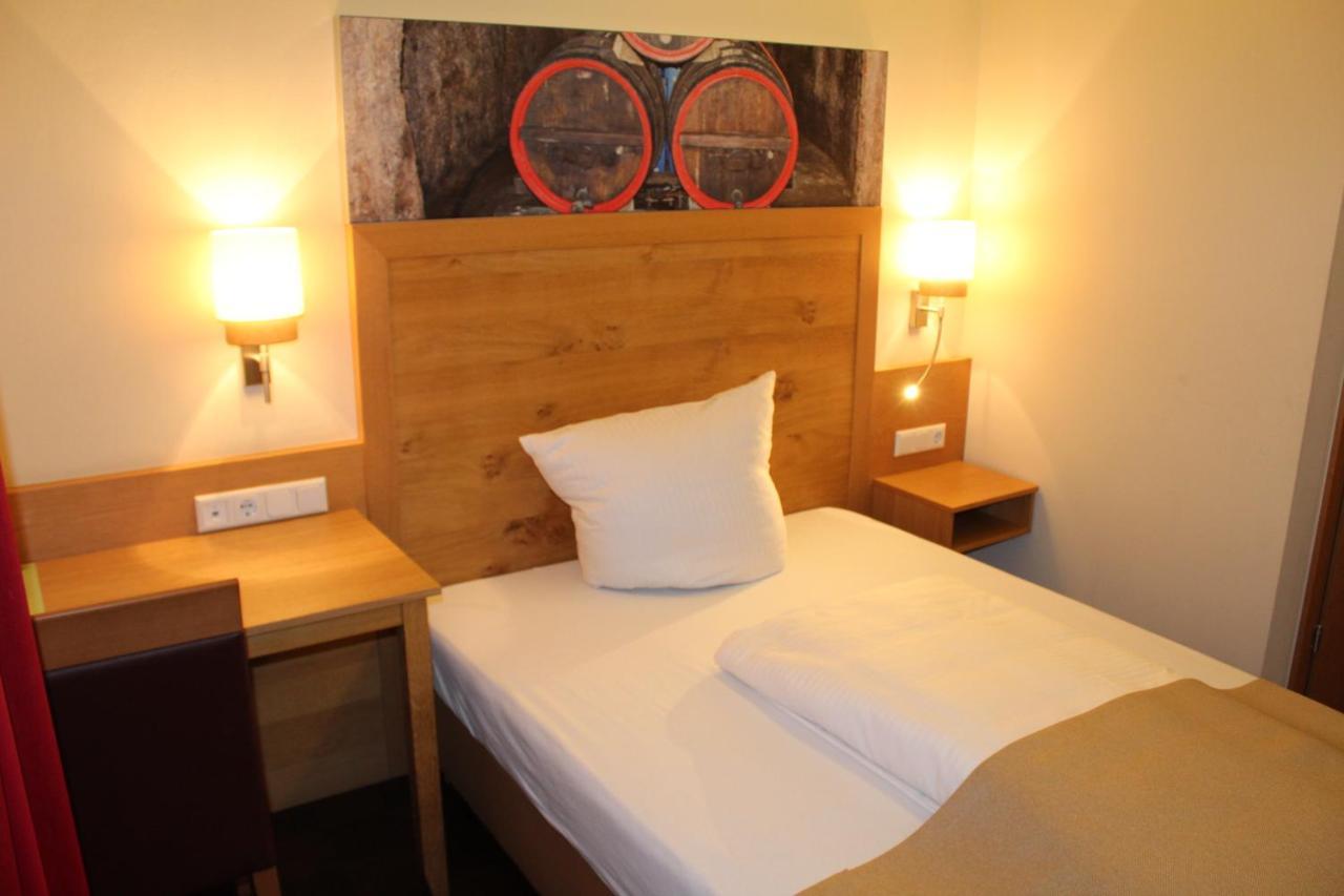 Hotel Brauereigasthof Amberger Kosching Екстериор снимка