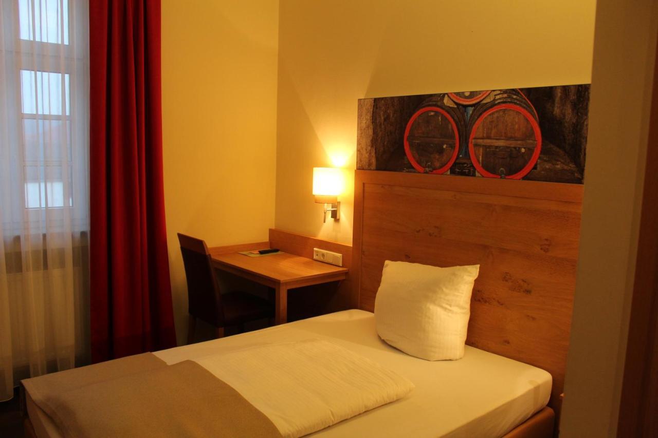 Hotel Brauereigasthof Amberger Kosching Екстериор снимка